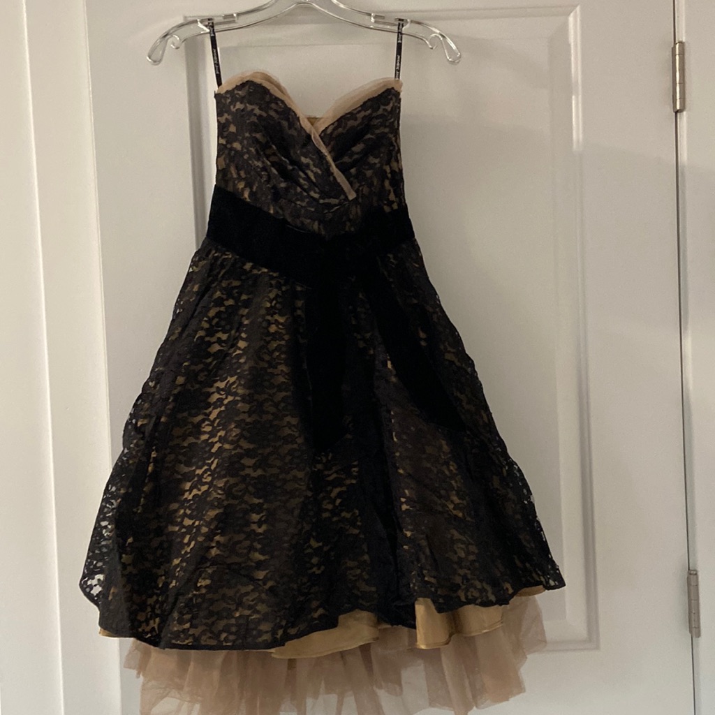 Betsey Johnson Size 2 Evening Dress